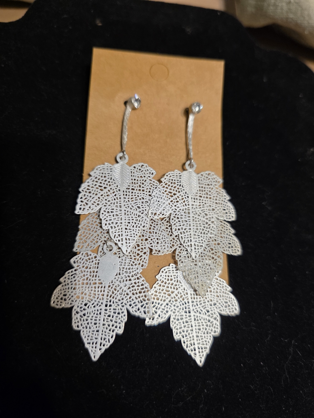 #855 Silver Leaf Drop Earrings – Elegant Women’s Jewelry. NWOT